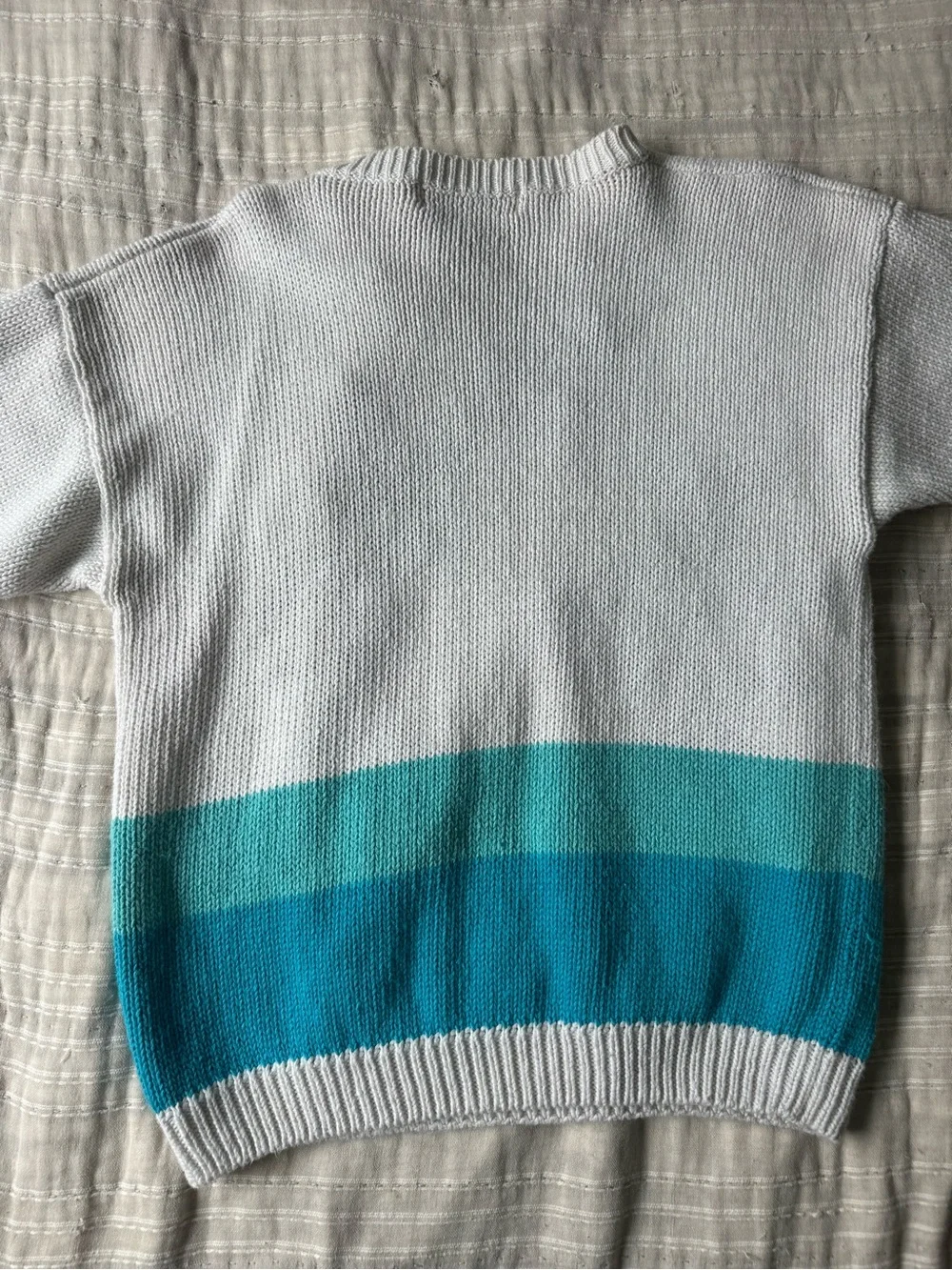 Vintage Short Sleeve Knit Sweater - White with Teal & Purple Shell Motif